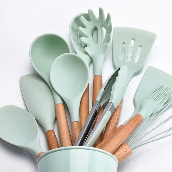 Set kuhinjskog pribora 12 delova